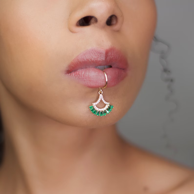 ต่างหูทรงดอกไม้สีทองหรูหรา ประ - Body Jewelry Quality บทวิจารณ์และราคา