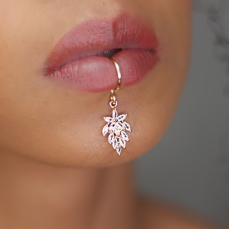 ต่างหูทรงดอกไม้สีทองหรูหรา ประ - Body Jewelry Quality บทวิจารณ์และราคา
